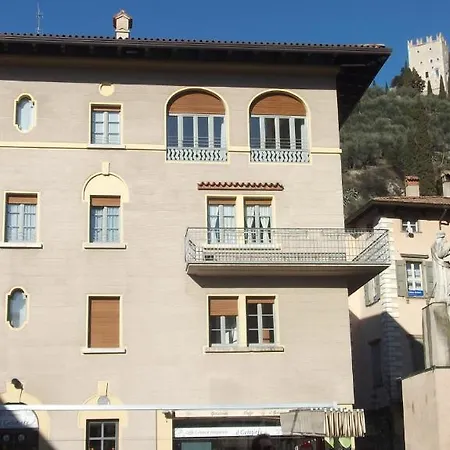 Gardarco & Guest house 2*